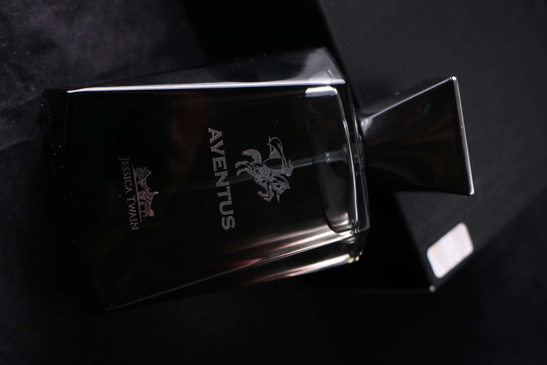 عطر اوونتوس شرکت جسیکا تواین 